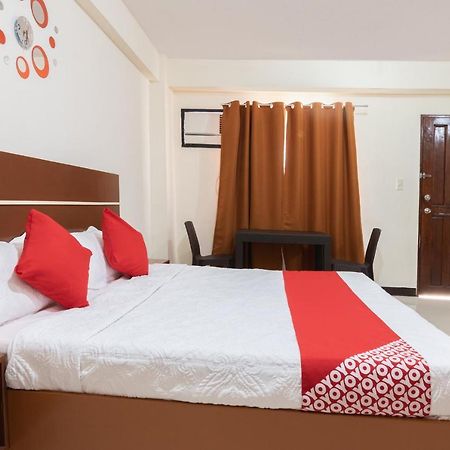 Oyo 578 Red Velvet Suites Манила Экстерьер фото