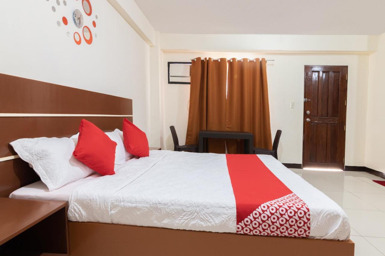 Oyo 578 Red Velvet Suites Манила Экстерьер фото
