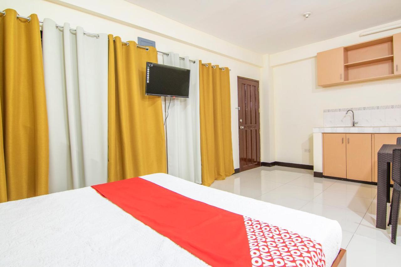 Oyo 578 Red Velvet Suites Манила Экстерьер фото
