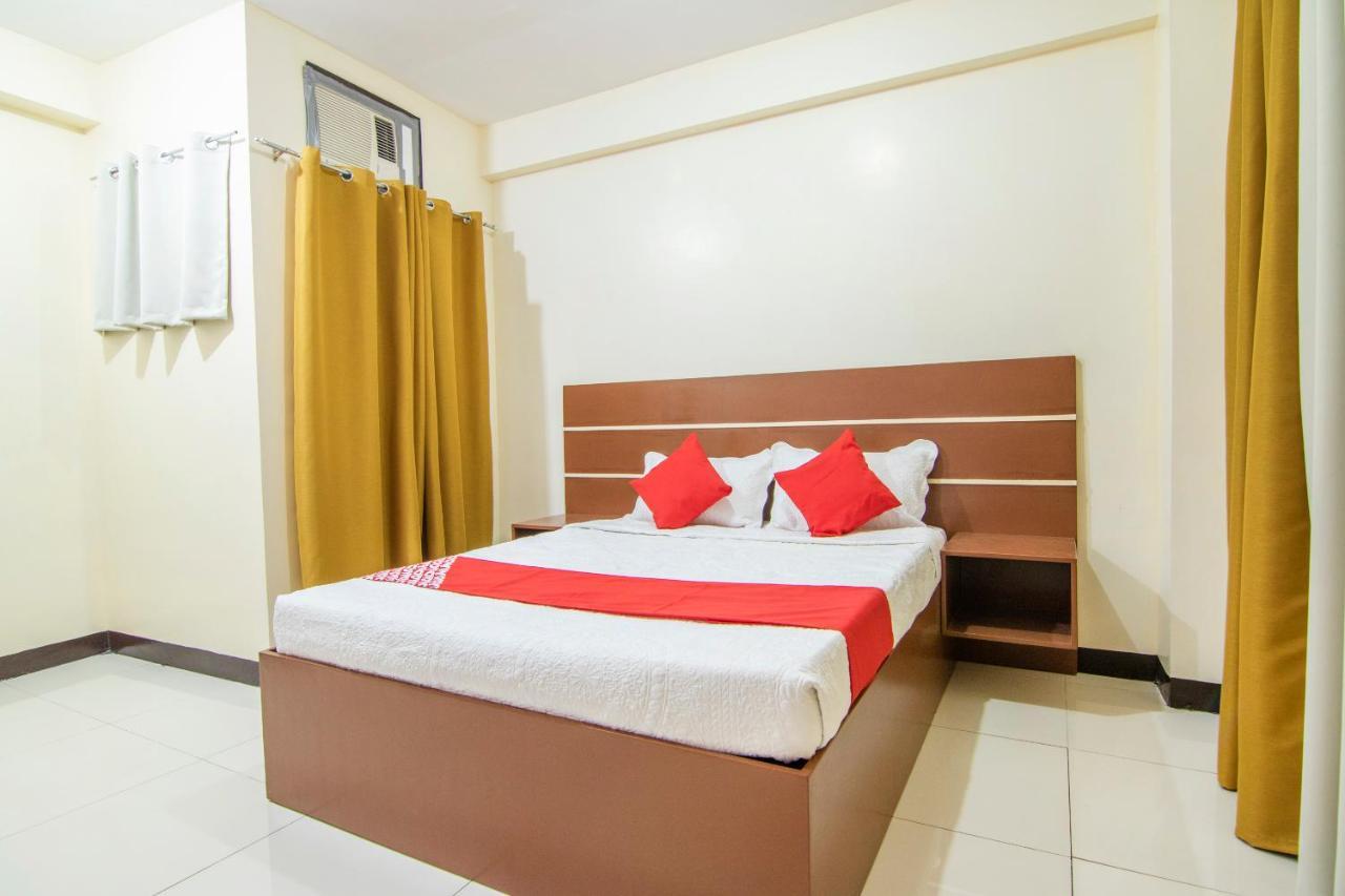 Oyo 578 Red Velvet Suites Манила Экстерьер фото