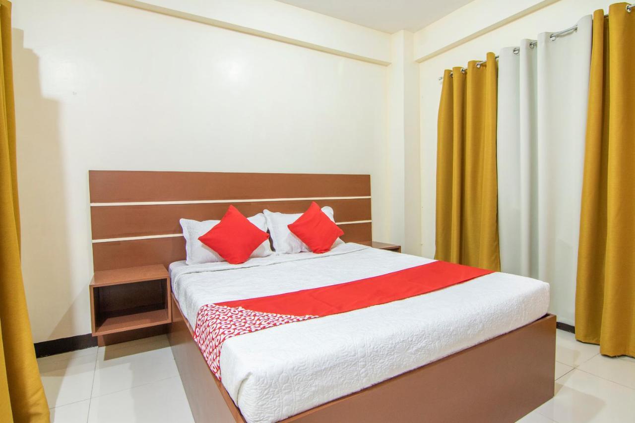 Oyo 578 Red Velvet Suites Манила Экстерьер фото