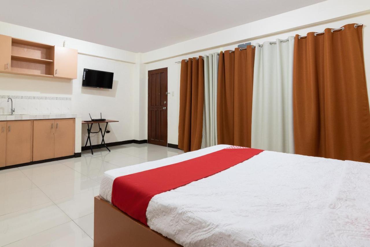 Oyo 578 Red Velvet Suites Манила Экстерьер фото