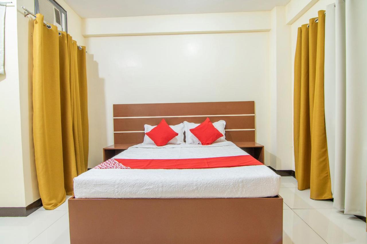Oyo 578 Red Velvet Suites Манила Экстерьер фото