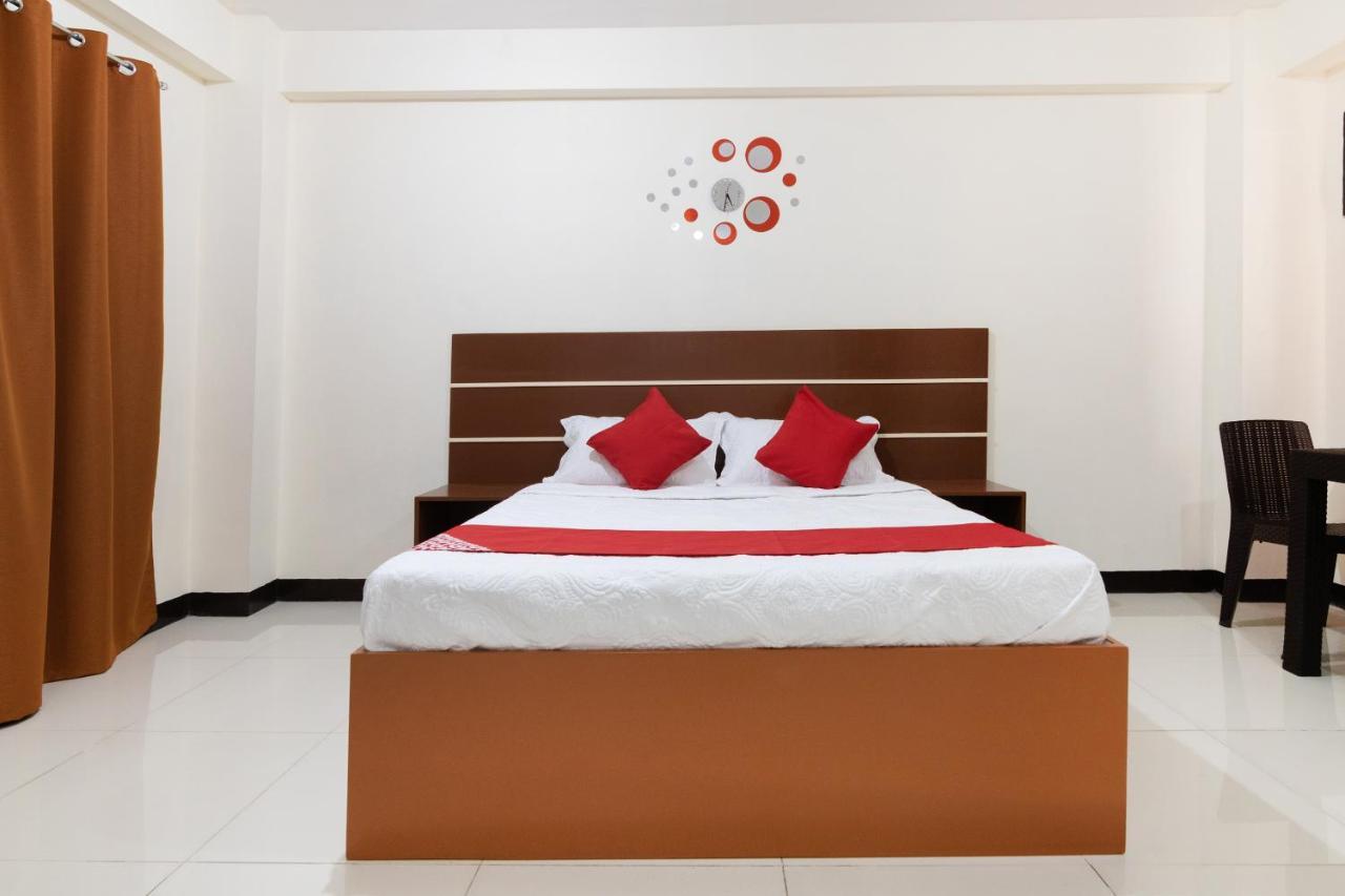 Oyo 578 Red Velvet Suites Манила Экстерьер фото